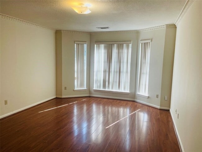 Building Photo - 2274 Woodland Springs St