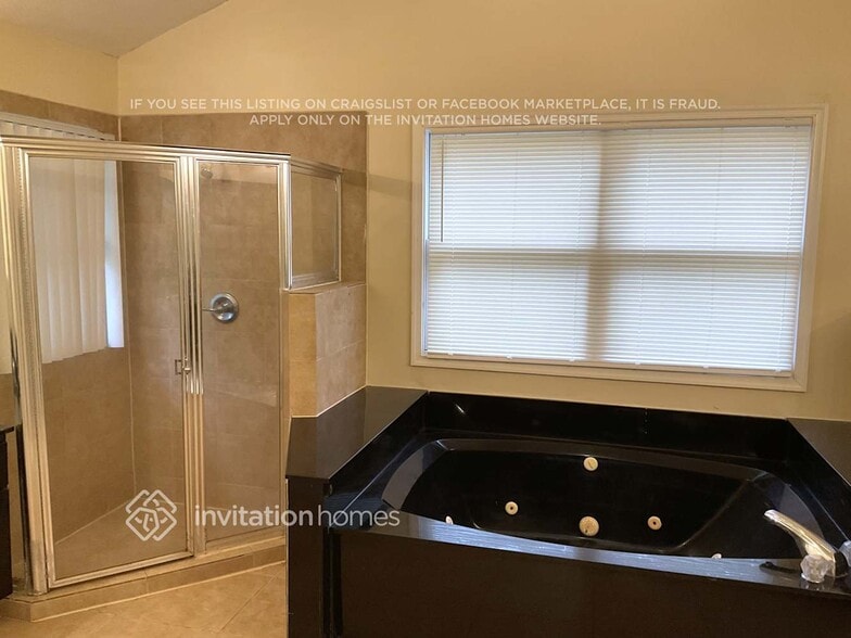 Building Photo - 5111 NW 81st Terrace