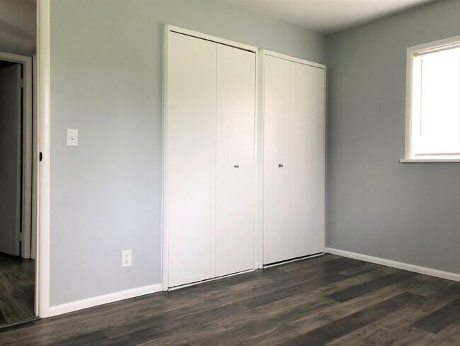 Building Photo - 3441 W Warren Dr