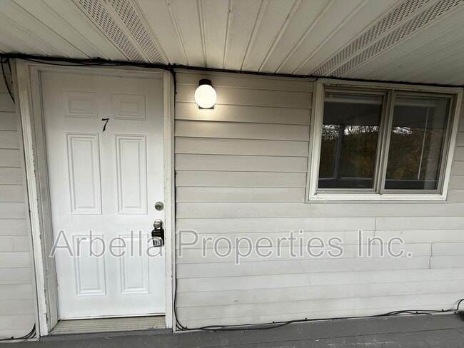 Primary Photo - 1714 Highway 93