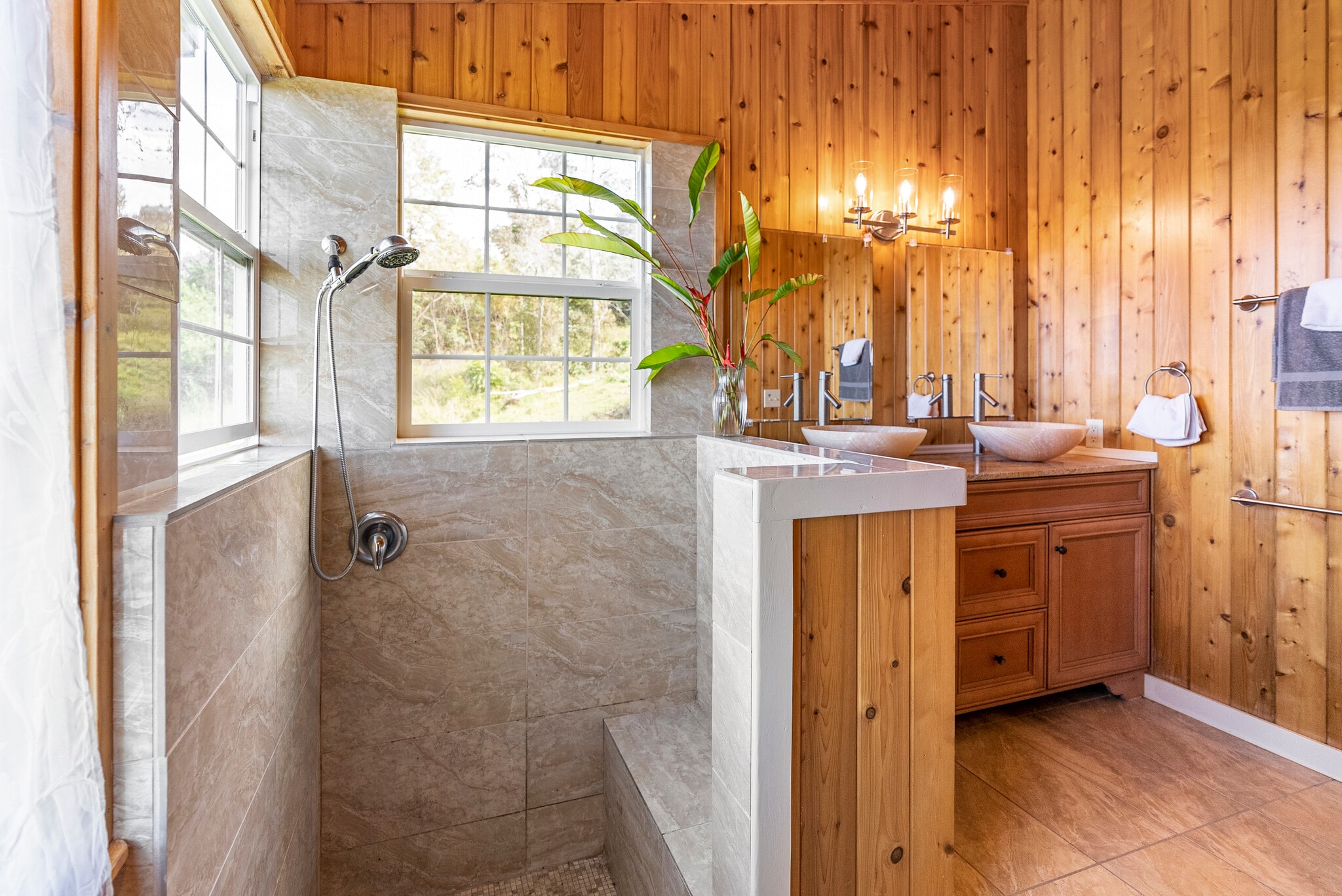 Master Bath - 75-5486 Keke St