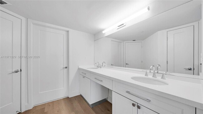 Building Photo - 555 NE 34th St