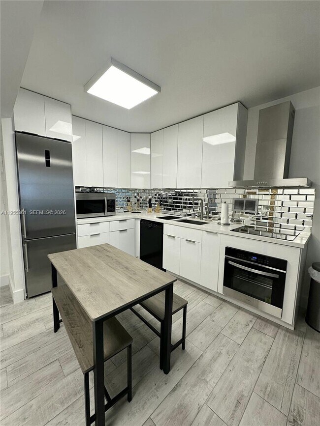 Building Photo - 2301 Collins Ave