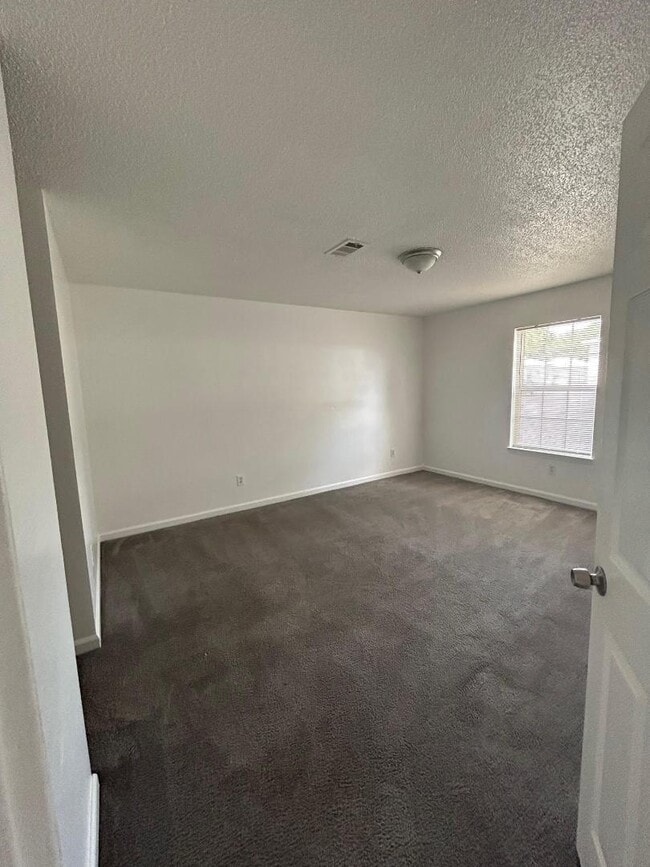 Building Photo - 100 Kazmira Ct