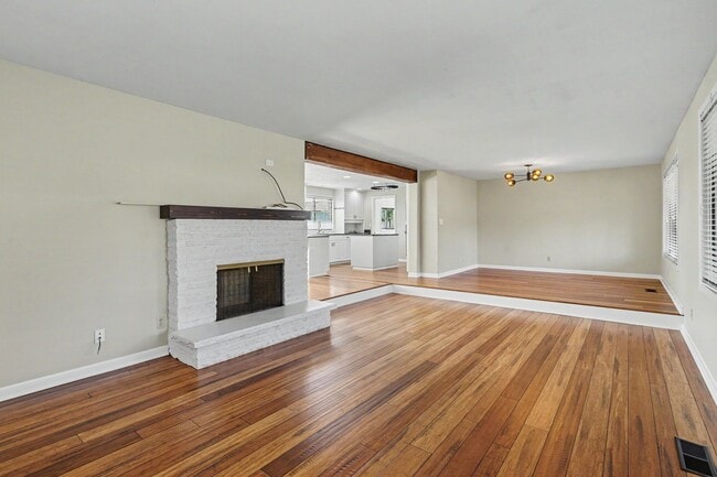 Building Photo - 4 bed, 2 bath single-level home in quiet West Salem neighborhood!