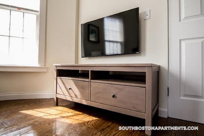 Building Photo - 538 E Broadway