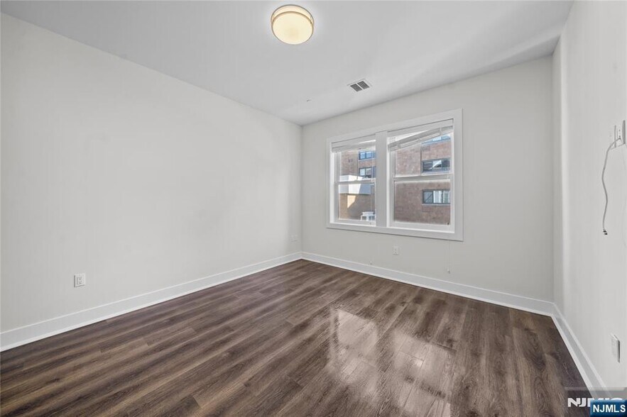 Building Photo - 313 Woodland Pl