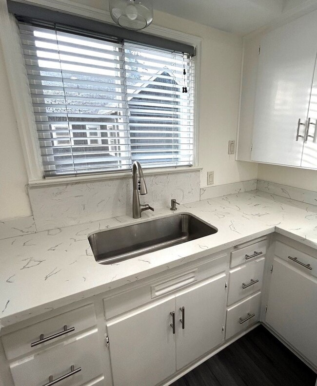 Building Photo - Completely Updated 2 bedroom 1 bath home with rustic charm