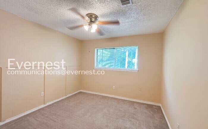 Building Photo - 5405 Shirley St