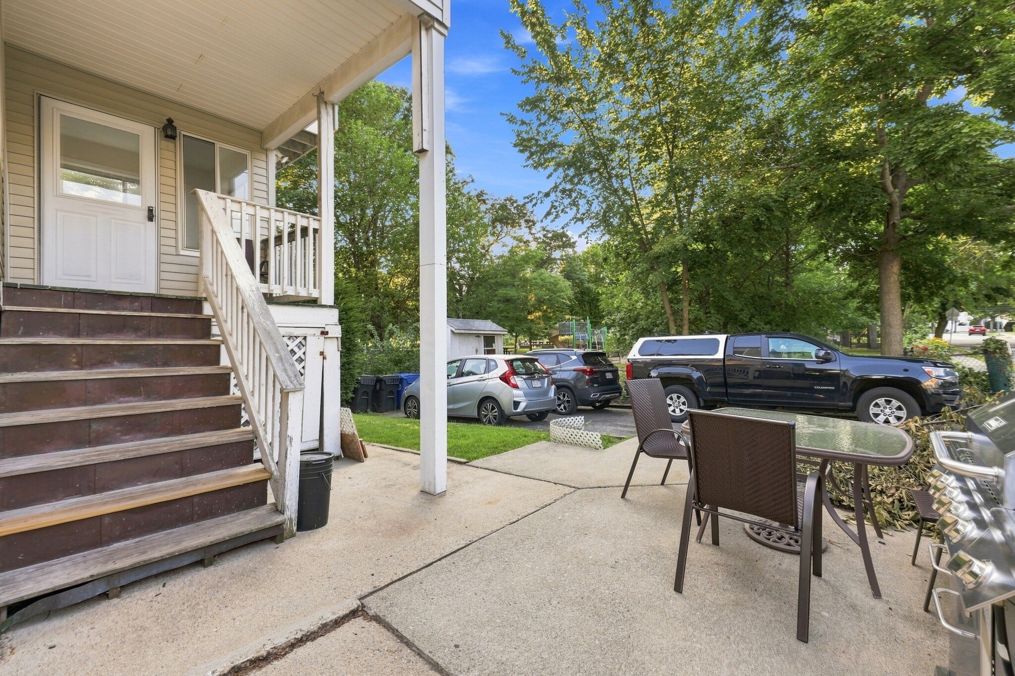 Building Photo - 99 Thorndike St