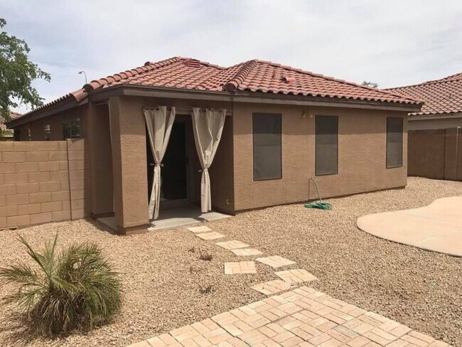 Building Photo - 3-bedroom, 2-bath on oversized lot