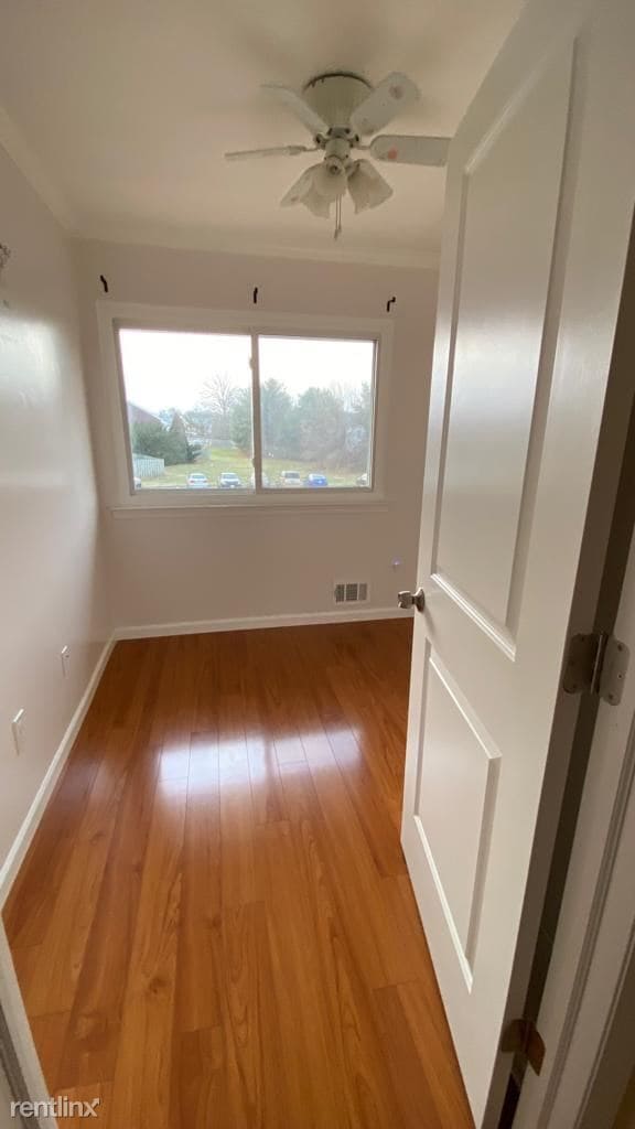 Building Photo - 3 br, 2.5 bath House - B7 Lincoln Ln