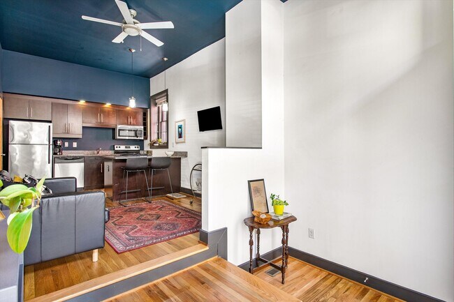 Building Photo - 206 N 1st St