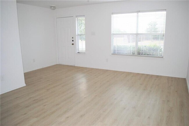 Building Photo - 2408 Bluffstone Dr