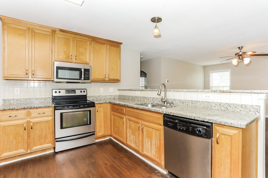 Building Photo - 5102 Redcoat Ln