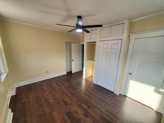 Building Photo - 415 County St