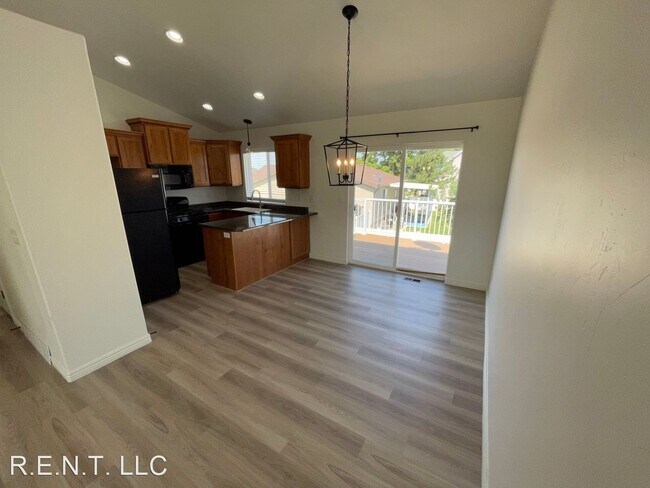 Building Photo - 4 br, 2 bath House - 1728 W. 1100 S.