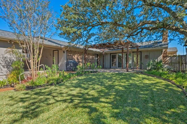 Building Photo - 3802 Sunnybrook Ln