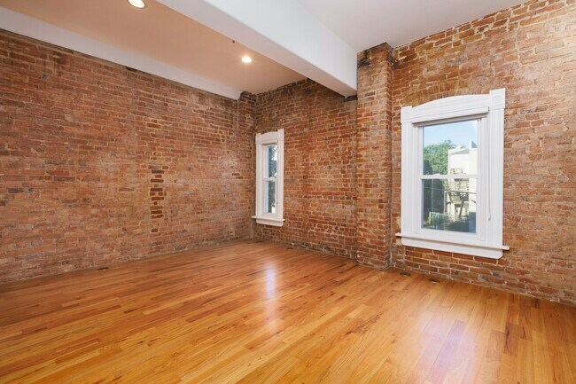 Building Photo - 2445 N Clarkson St