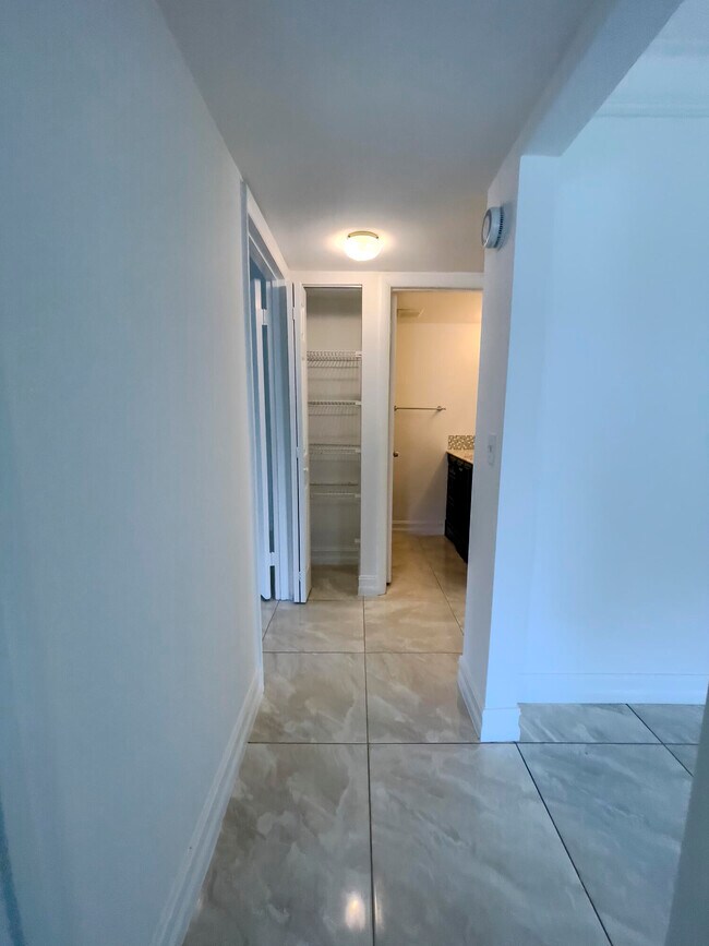 Building Photo - 3624 La Aires Ct