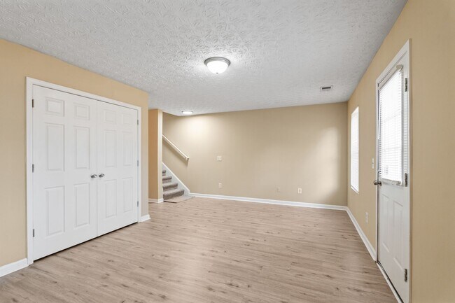 Building Photo - 3 Bedroom Townhome in Stonecrest!