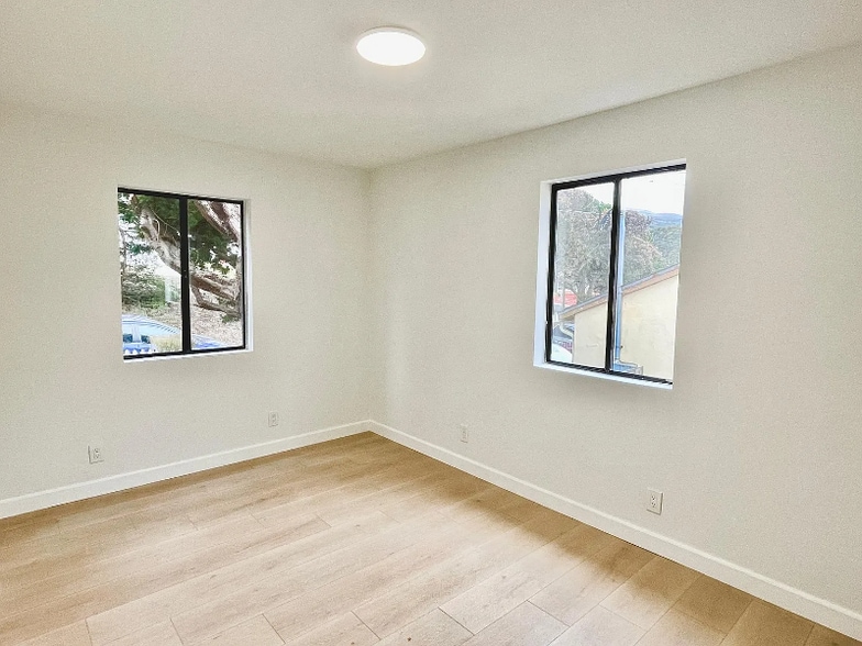 Building Photo - 544 Vista Mar Ave