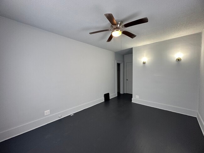 Building Photo - 27 State St