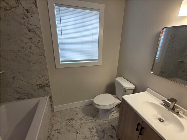 Building Photo - 29 Dunford St