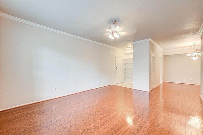 Building Photo - 2255 Braeswood Park Dr
