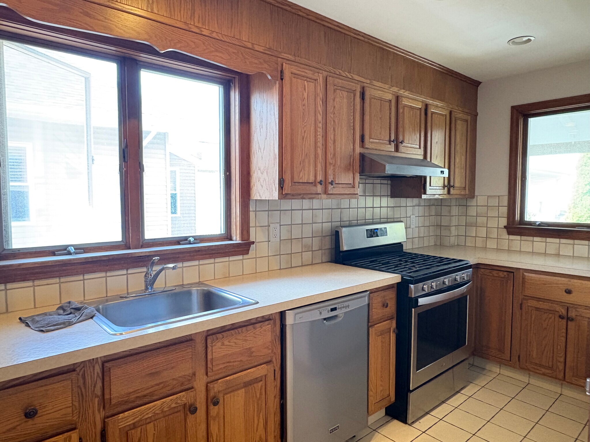 Building Photo - 18 Alexander Ave