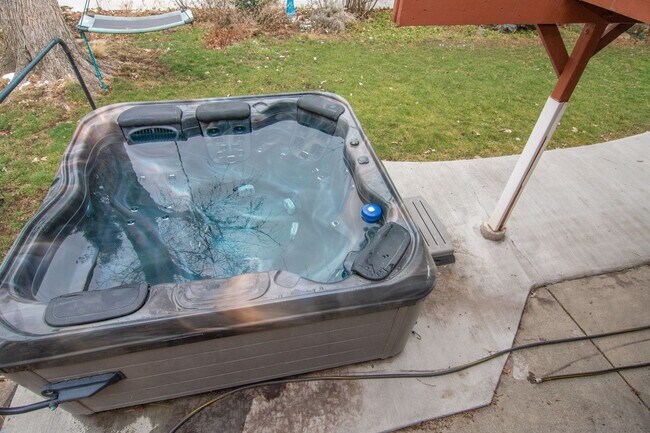 Building Photo - Really Nice 4 bedroom 3 Bath Home on Spacious Lot!