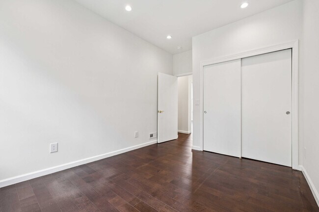 Building Photo - 971 Filbert St