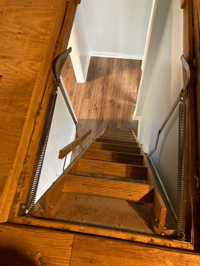 Building Photo - 108 S Main St