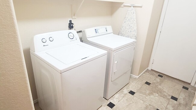 Building Photo - 4 bedroom in Chandler