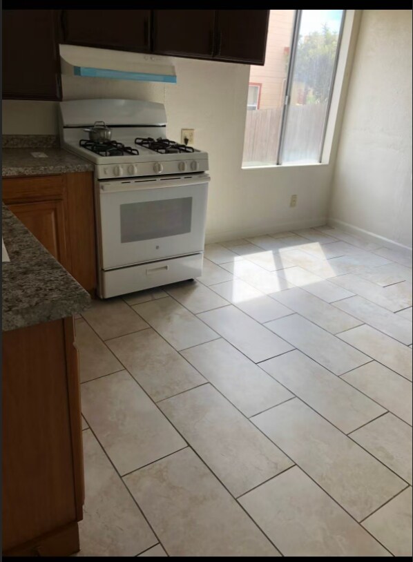 Building Photo - 1806 E 20th St