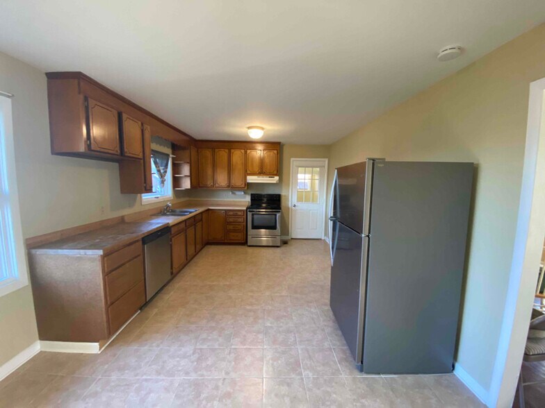 Building Photo - 104 Stewart Dr