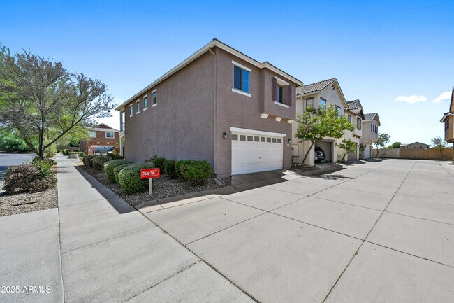 Building Photo - 7104 S 7th Ln