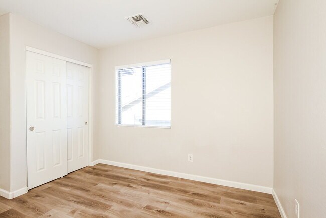 Building Photo - 3918 W Escuda Dr