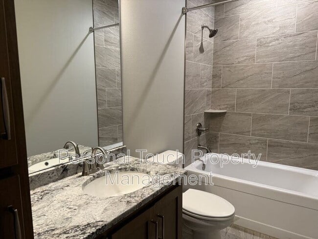 Building Photo - 7352 Eagle Point Dr S