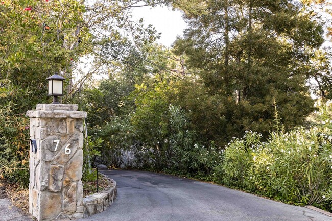 Building Photo - Luxurious Short Term Lease in Atherton: Ov...