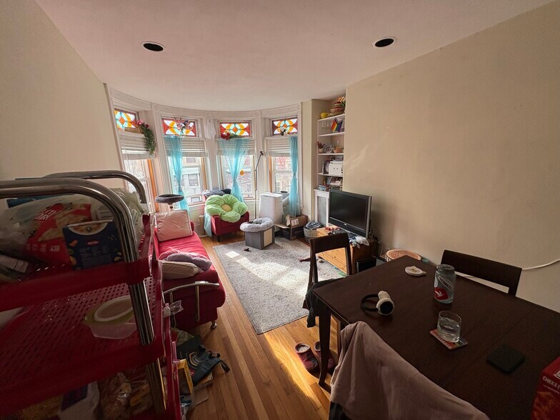 Building Photo - 52 Fenway