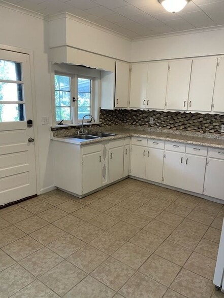 Primary Photo - 611 Crown Ave