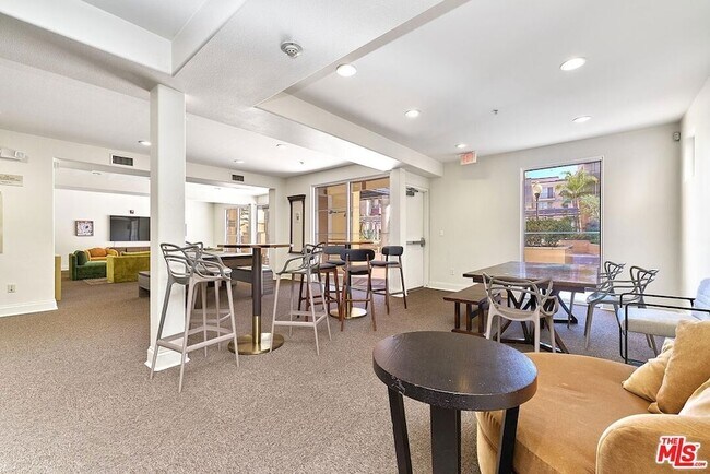 Building Photo - 360 W Ave 26