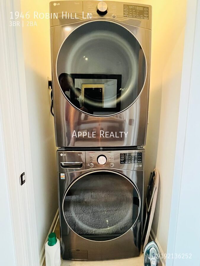 Building Photo - 1946 Robin Hill Ln