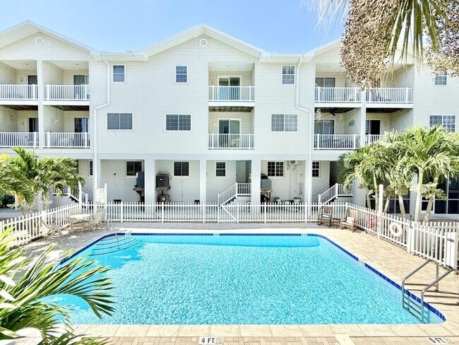 Building Photo - 15473 Gulf Blvd