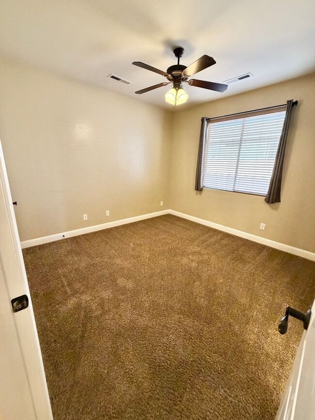 Building Photo - Beautiful 4 bed 2.5 bath Home!