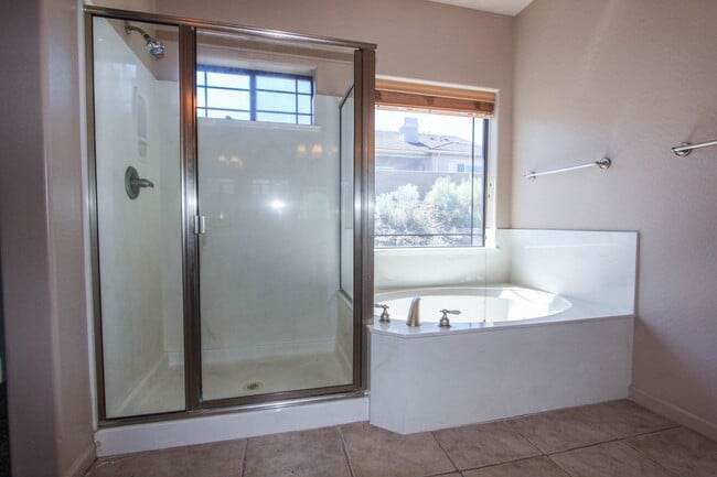 Building Photo - Willow Hills Home