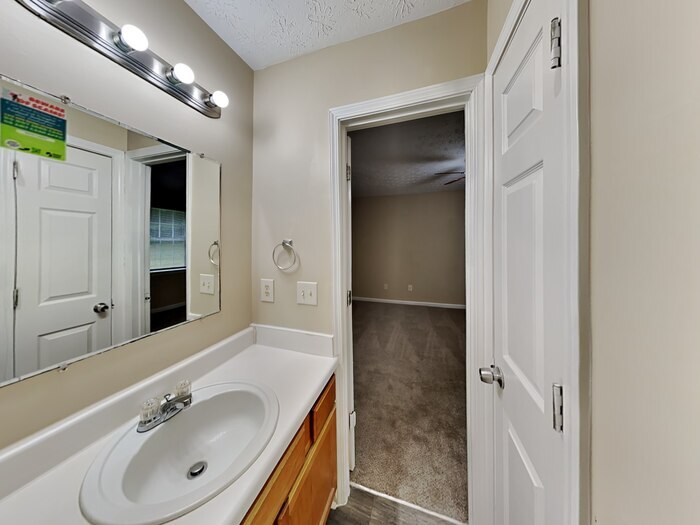 Building Photo - 105 Whitehead Dr