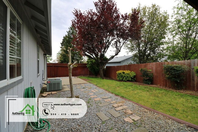 Building Photo - 1883 Yahi Ln