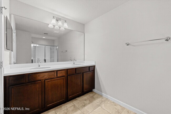 Building Photo - 6791 Roundleaf Dr